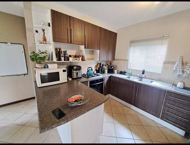 2 BEDROOM TOWNHOUSE FOR SALE IN MOOIKLOOF RIDGE ESTATE